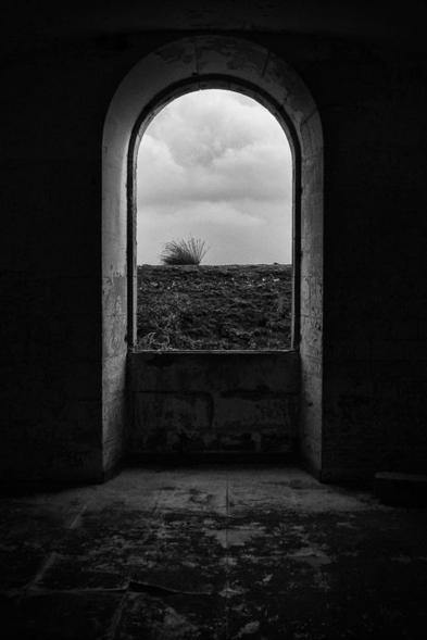 Fenêtre dans le fort de l'Île Madame, Port-des-Barques